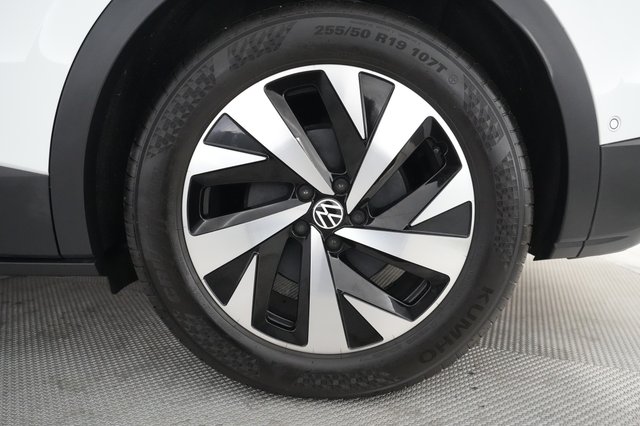 2023 Volkswagen ID.4 — photo 16 of 20