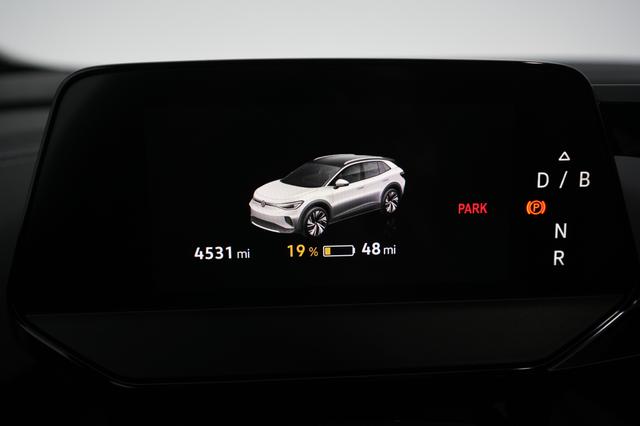 2023 Volkswagen ID.4 — photo 5 of 20