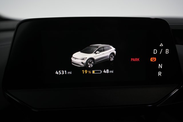 2023 Volkswagen ID.4 — photo 5 of 20