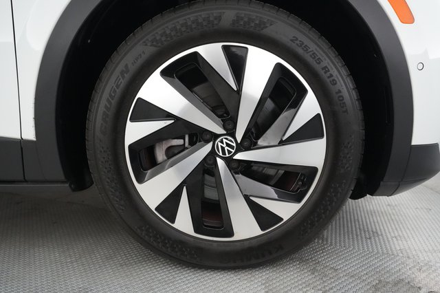 2023 Volkswagen ID.4 — photo 17 of 20