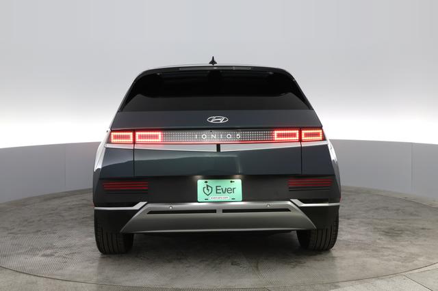2022 Hyundai IONIQ 5 — photo 8 of 22