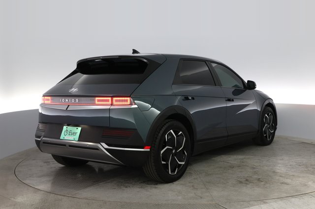 2022 Hyundai IONIQ 5 — photo 2 of 22