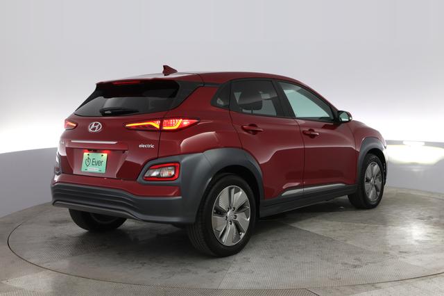 2021 Hyundai Kona — photo 2 of 21