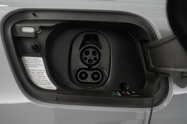 2023 Audi Q4 e-tron — photo 8 of 20