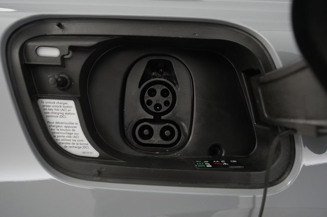 2023 Audi Q4 e-tron — photo 8 of 20