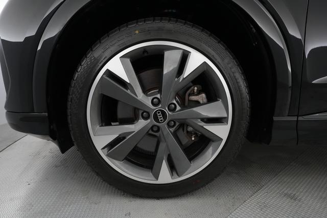 2022 Audi Q4 e-tron — photo 7 of 21