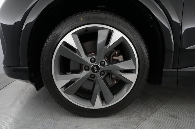 2022 Audi Q4 e-tron — photo 7 of 21