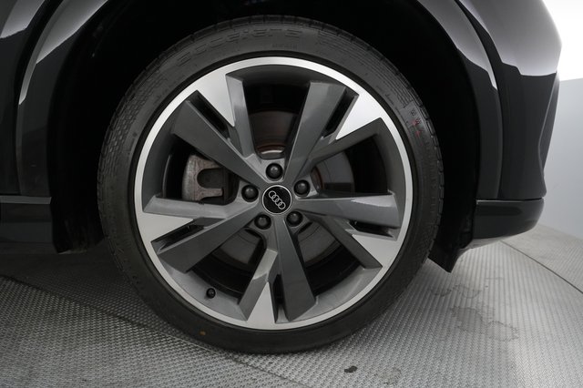 2022 Audi Q4 e-tron — photo 17 of 21