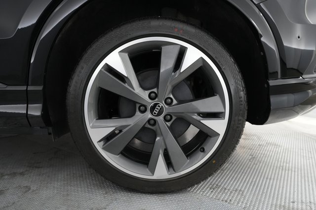 2022 Audi Q4 e-tron — photo 15 of 21