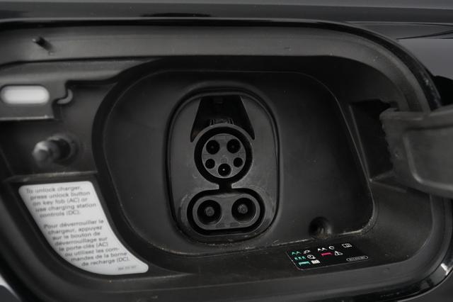 2022 Audi Q4 e-tron — photo 8 of 21