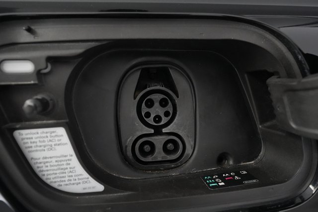 2022 Audi Q4 e-tron — photo 8 of 21