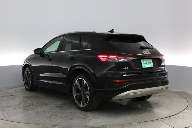 2022 Audi Q4 e-tron — photo 13 of 21