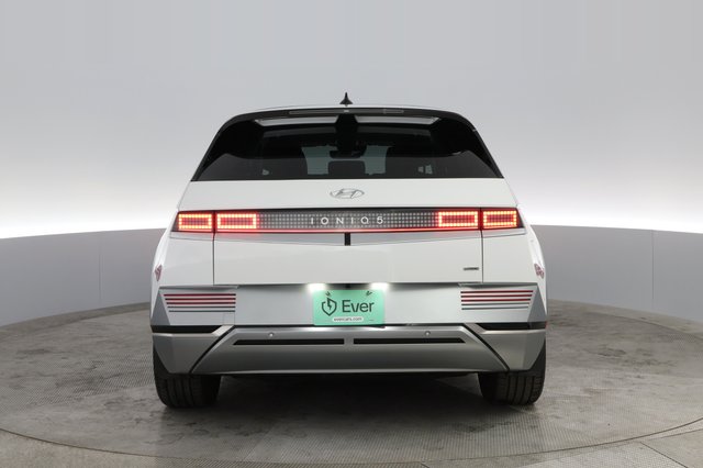 2022 Hyundai IONIQ 5 — photo 14 of 22