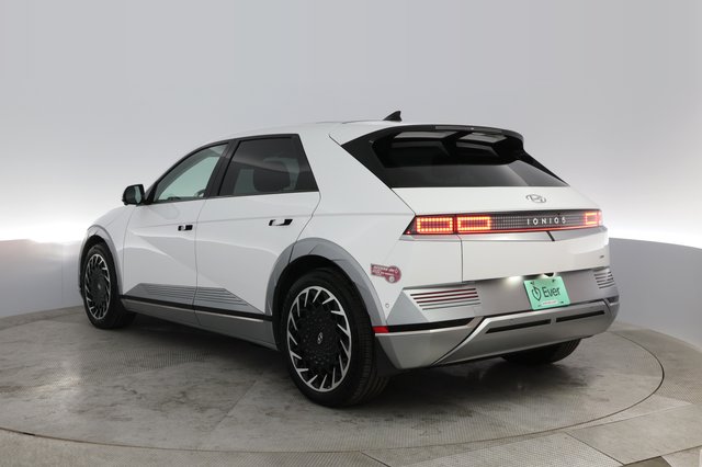 2022 Hyundai IONIQ 5 — photo 9 of 22
