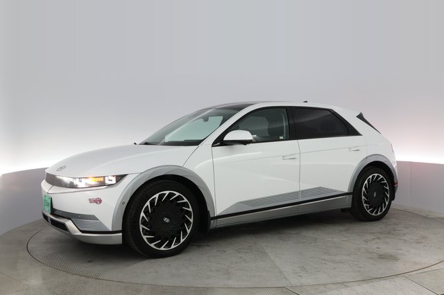2022 Hyundai IONIQ 5 — photo 11 of 22