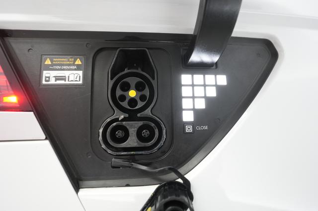 2022 Hyundai IONIQ 5 — photo 8 of 22