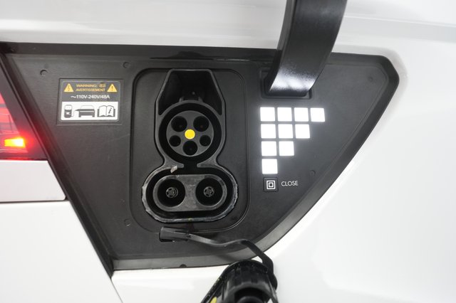 2022 Hyundai IONIQ 5 — photo 8 of 22