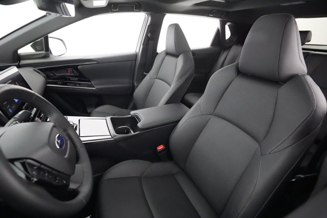 2023 Subaru Solterra — photo 3 of 20