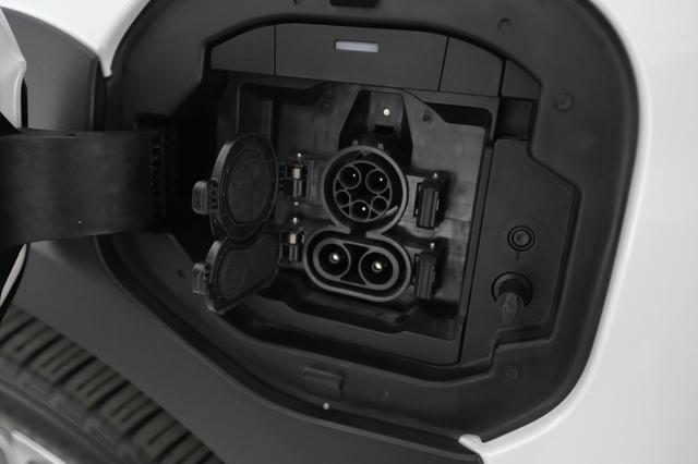 2023 Subaru Solterra — photo 8 of 20