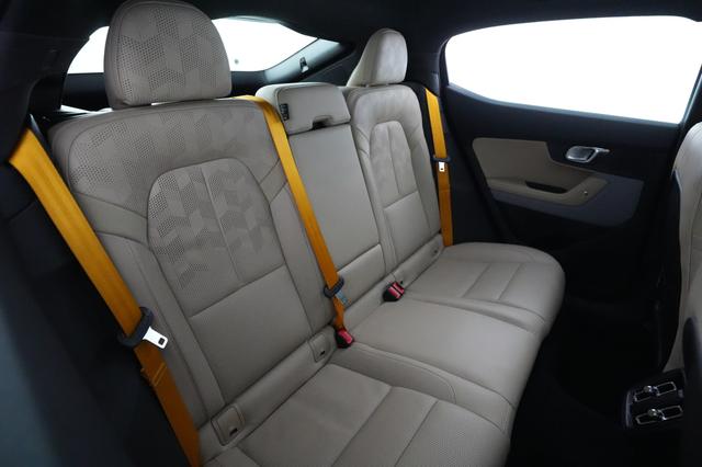 2022 Polestar 2 — photo 4 of 22