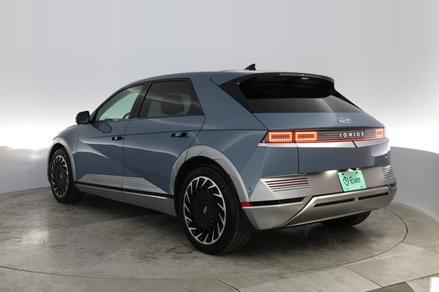 2024 Hyundai IONIQ 5 — photo 9 of 21