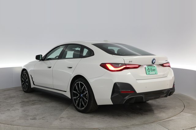 2022 BMW i4 — photo 9 of 20