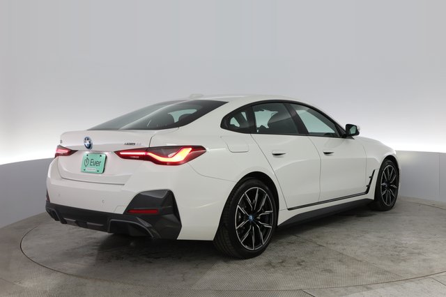 2022 BMW i4 — photo 2 of 20