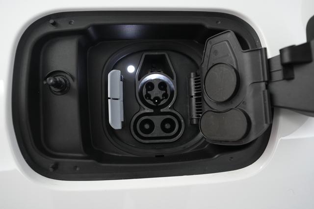 2022 BMW i4 — photo 8 of 20