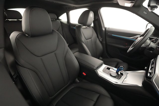 2022 BMW i4 — photo 19 of 20