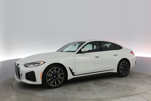 2022 BMW i4 — photo 11 of 20
