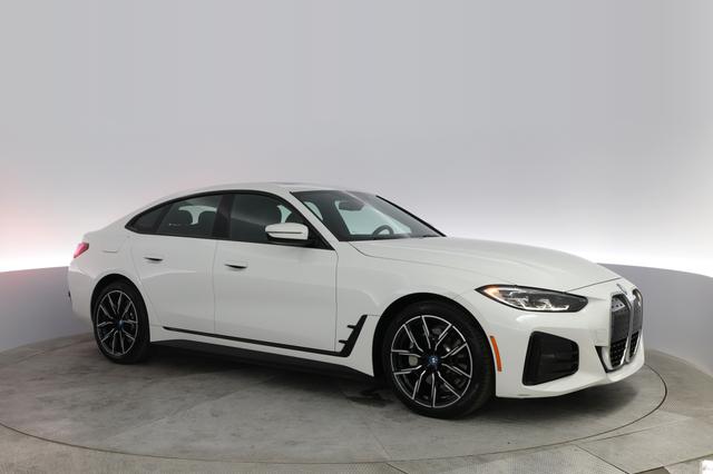 2022 BMW i4 — photo 10 of 20