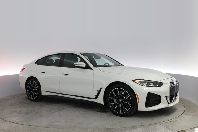 2022 BMW i4 — photo 10 of 20
