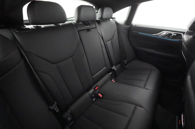 2022 BMW i4 — photo 4 of 20
