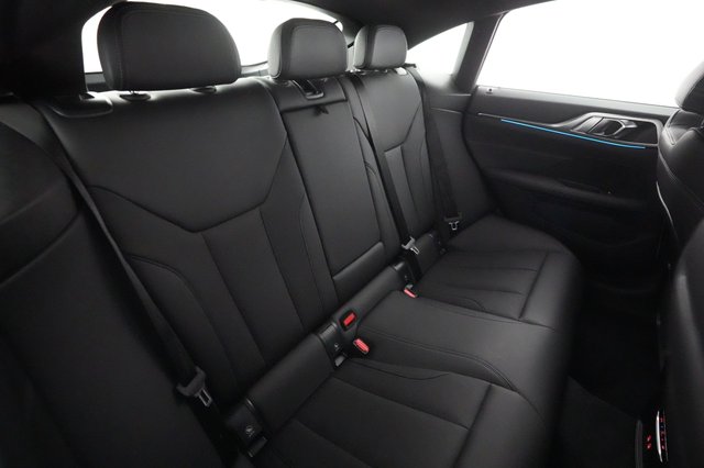 2022 BMW i4 — photo 4 of 20