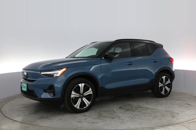 2023 Volvo XC40 Recharge — photo 10 of 21