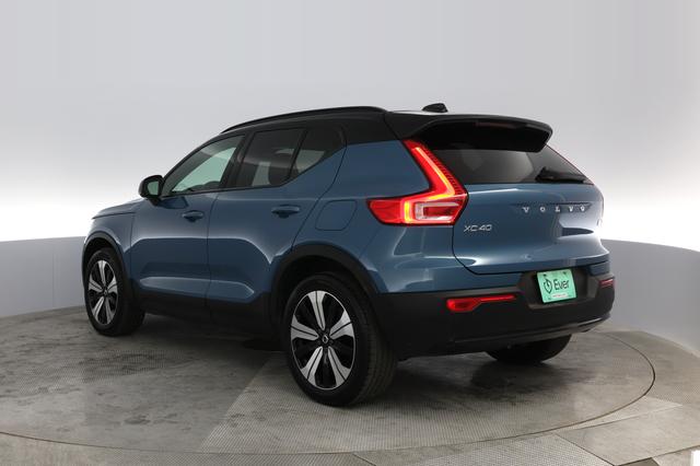 2023 Volvo XC40 Recharge — photo 9 of 21