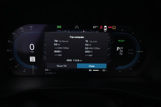 2023 Volvo XC40 Recharge — photo 4 of 21