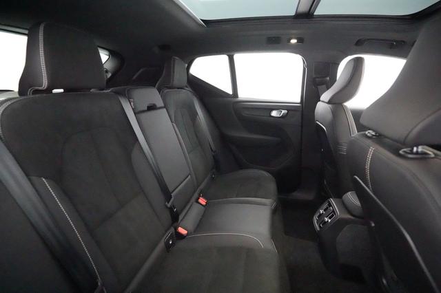 2023 Volvo XC40 Recharge — photo 3 of 21