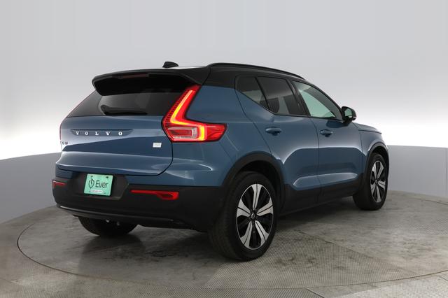 2023 Volvo XC40 Recharge — photo 2 of 21
