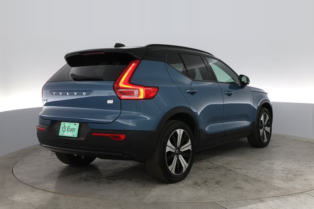 2023 Volvo XC40 Recharge — photo 2 of 21