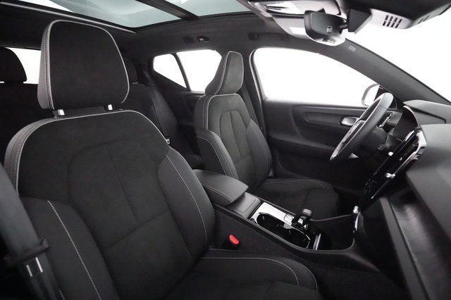 2023 Volvo XC40 Recharge — photo 16 of 21