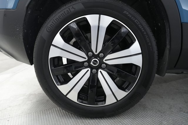 2023 Volvo XC40 Recharge — photo 13 of 21