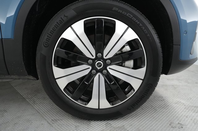2023 Volvo XC40 Recharge — photo 12 of 21