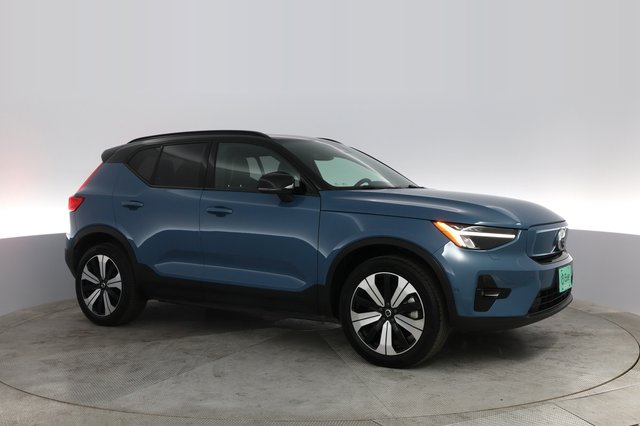 2023 Volvo XC40 Recharge — photo 7 of 21