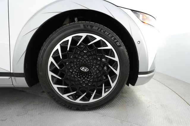 2024 Hyundai IONIQ 5 — photo 17 of 22