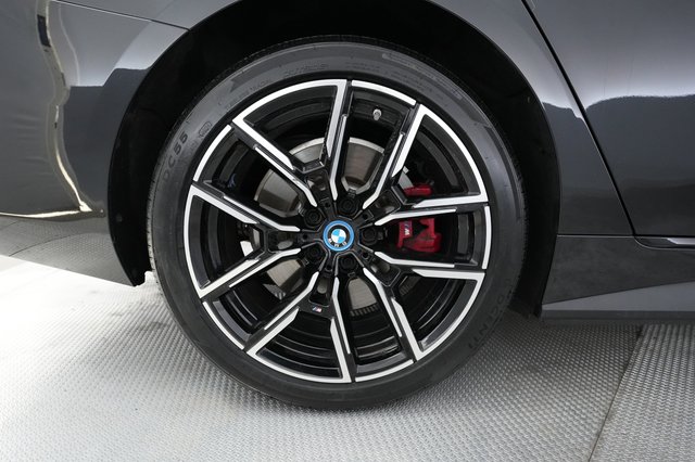 2023 BMW i4 — photo 16 of 21