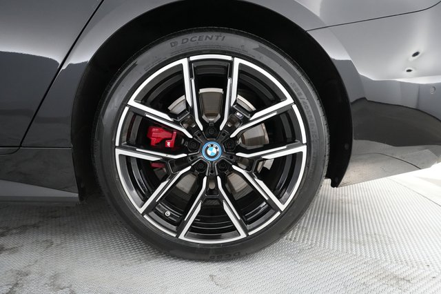 2023 BMW i4 — photo 15 of 21