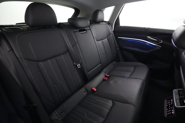 2021 Audi e-tron — photo 4 of 20