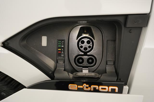 2021 Audi e-tron — photo 8 of 20