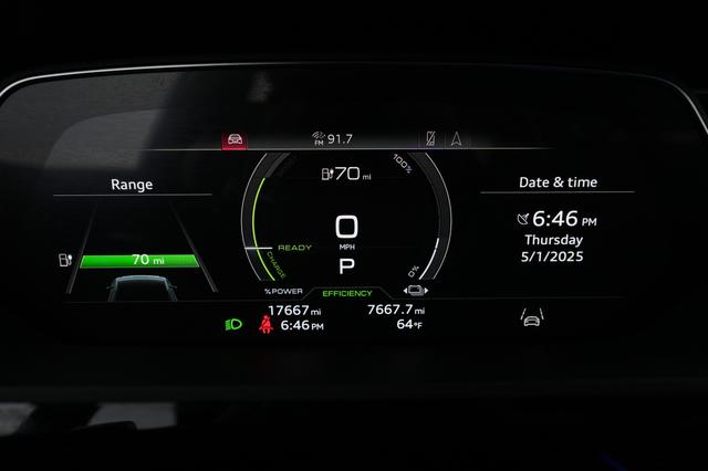 2021 Audi e-tron — photo 5 of 20